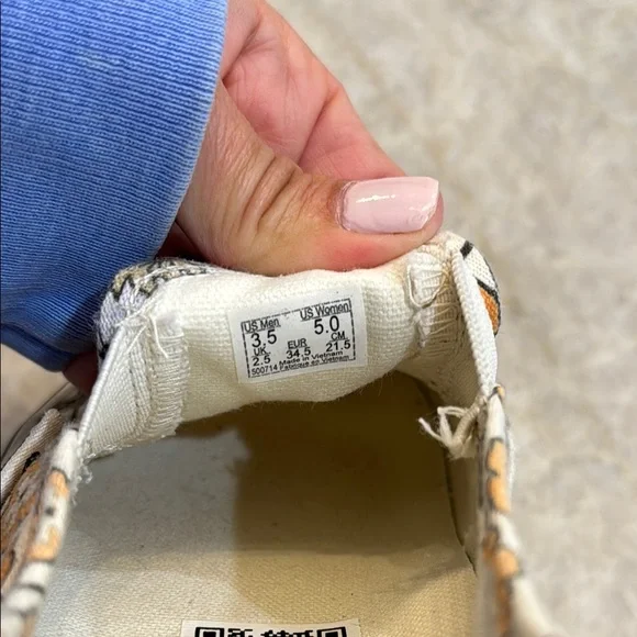 Like New!!! Vans Floral Slip-On Sneakers • Size 5 - Picture 6 of 6